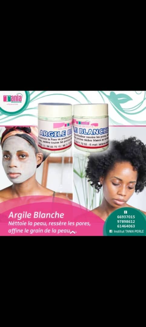 Pots d’argile blanche Tania présentés sur un visuel produit