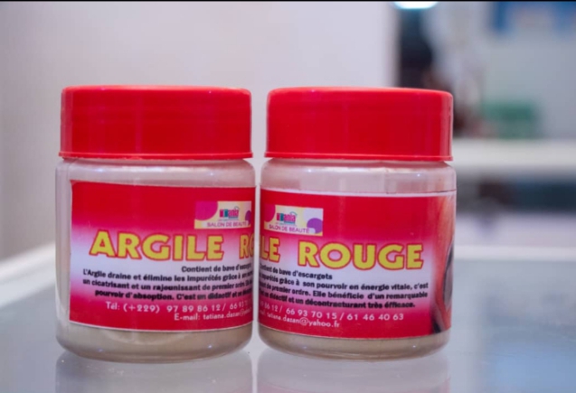 Deux pots d’argile rouge Tania
